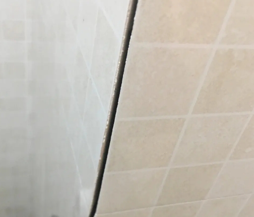 黔西南瓷砖空鼓维修公司分享阳台瓷砖脱落的修复过程可以分为以下几个步骤