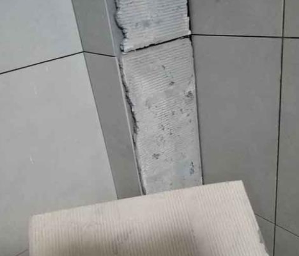 黔西南瓷砖空鼓维修公司分享下厨房瓷砖脱落的补救措施。